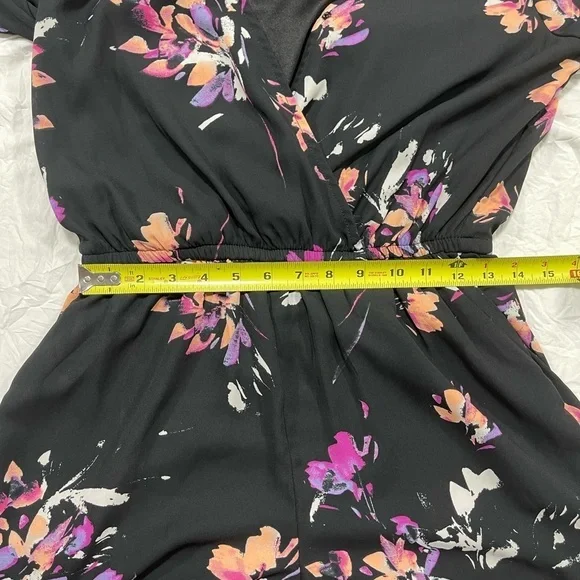 Arizona Jean company black and floral long sleeve romper women’s size medium - Picture 16 of 16